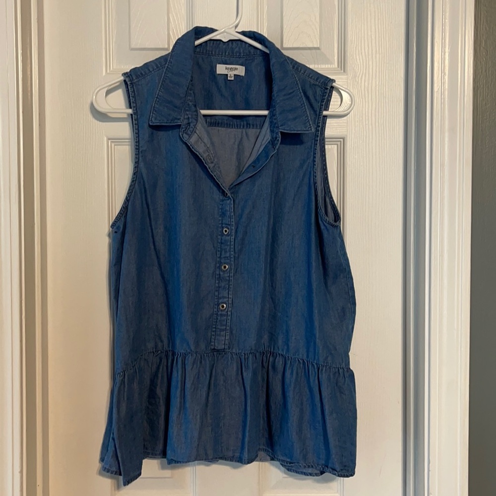 Sleeveless denim shirt